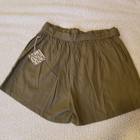 NWT Olive paperbag shorts - Picture 2 of 3